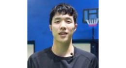 He Ji Ting's Badminton Racket