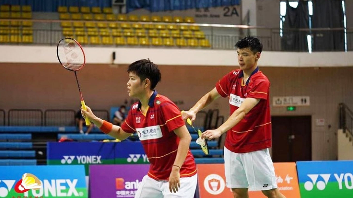 Huang Dong Ping's Badminton Racket | 360Badminton